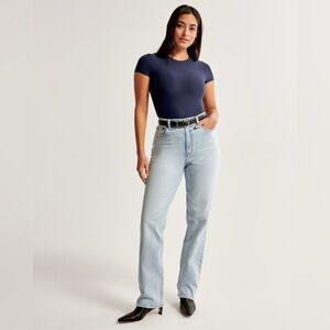 Abercrombie and Fitch - Curve Love Ultra High Rise 90s Straight Jean - Light